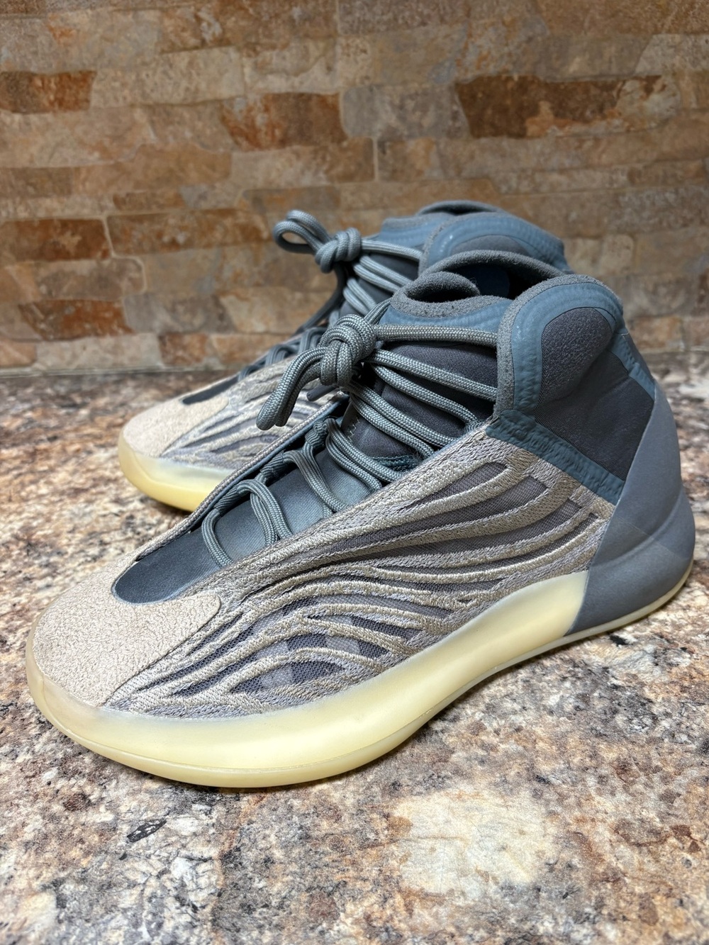 Adidas X YEEZY QNTM GX6594 MONO CARBON Size 8.5